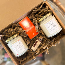 Load image into Gallery viewer, Festive Cornwall Candle Gift Box