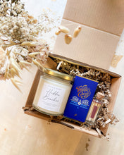 Load image into Gallery viewer, Candle Gift &amp; Mini Chocolate Gift Box
