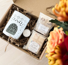 Load image into Gallery viewer, Soy Wax Melts &amp; Burner Gift Set
